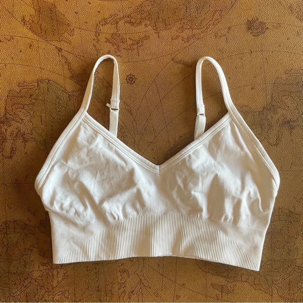 LULULEMON Ebb to street bra, white, size 6 - Picture 4 of 6